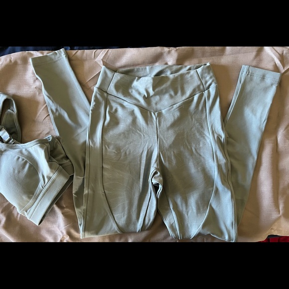 GYMSHARK SET SIZE MEDIUM - Picture 5 of 5